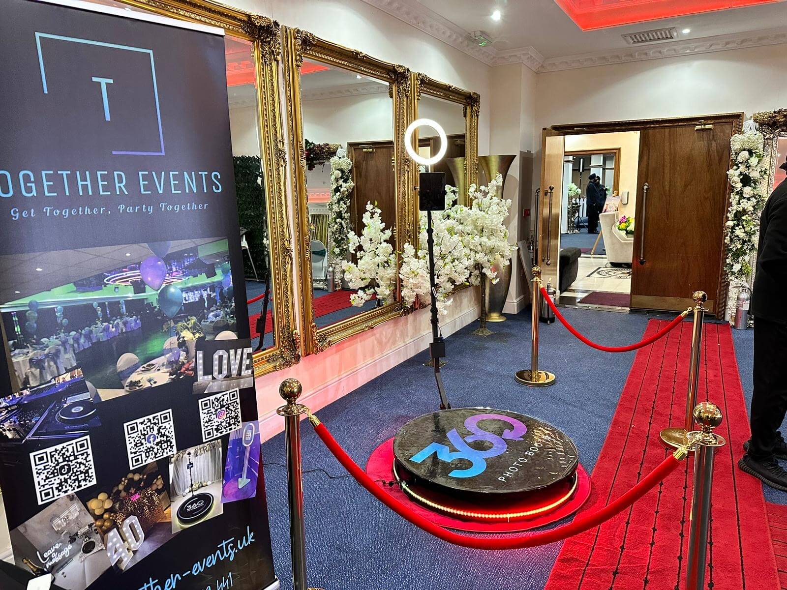 360 Spin Photo Booth